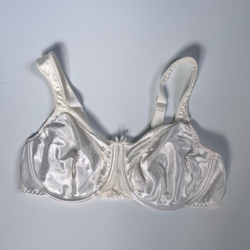 Bali Satin Tracings Bra Size 38C White/Cream Satin Underwire Minimizer Bra 3562